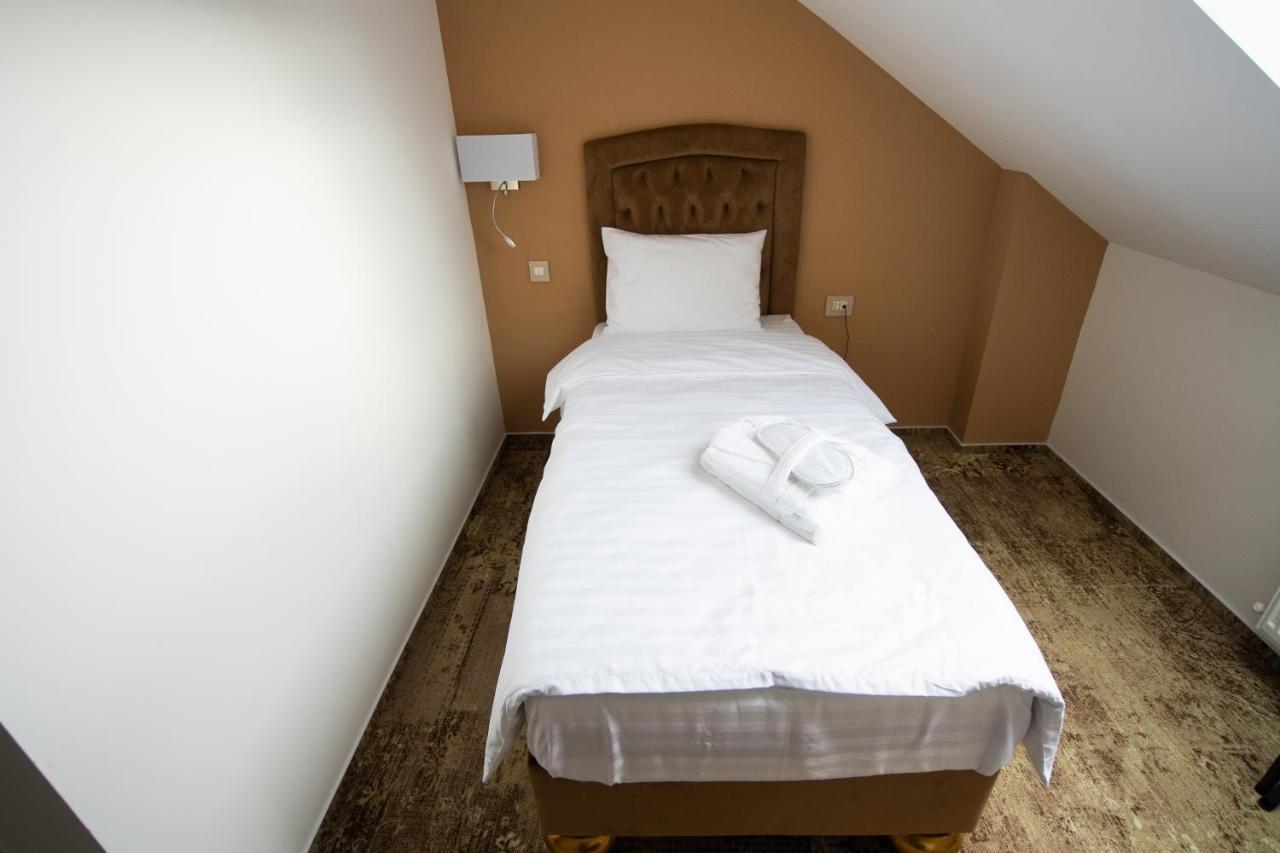 Hotel La Belle Epoque Petroszany Zewnętrze zdjęcie