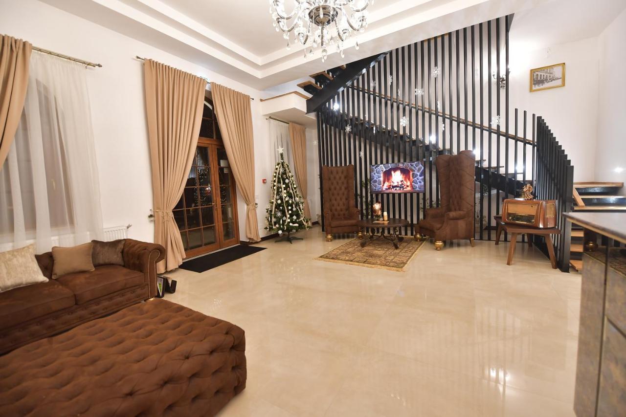 Hotel La Belle Epoque Petroszany Zewnętrze zdjęcie