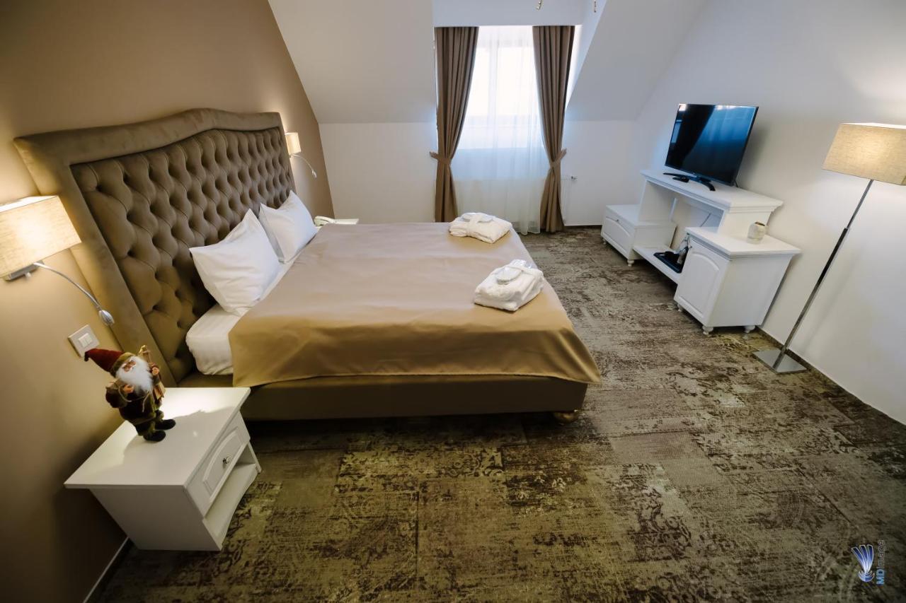 Hotel La Belle Epoque Petroszany Zewnętrze zdjęcie