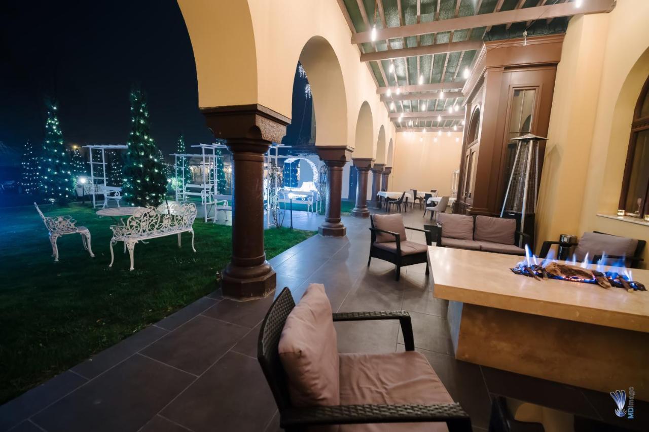 Hotel La Belle Epoque Petroszany Zewnętrze zdjęcie
