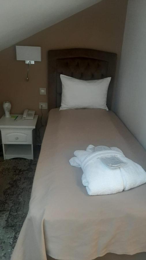 Hotel La Belle Epoque Petroszany Zewnętrze zdjęcie